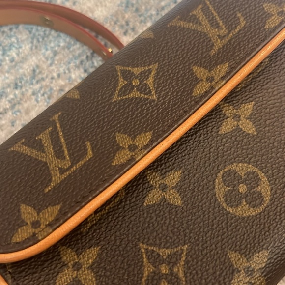 LV Florentine Belt Bag XS - Picture 8 of 16